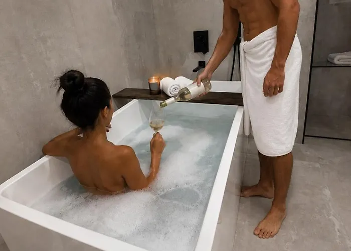 Velvet - Couples Getaway With Exclusive Velvet Room Ferienhaus *