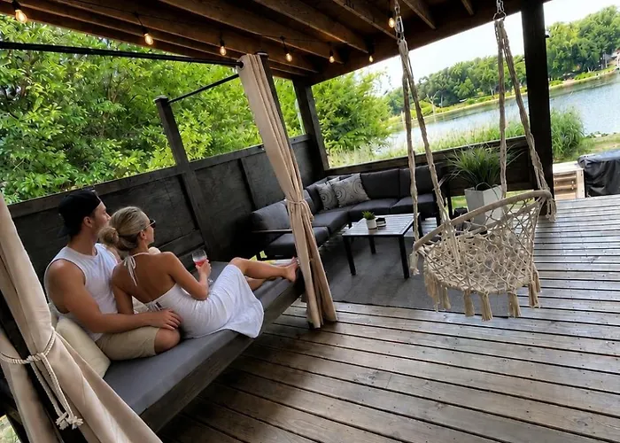 Velvet - Couples Getaway With Exclusive Velvet Room