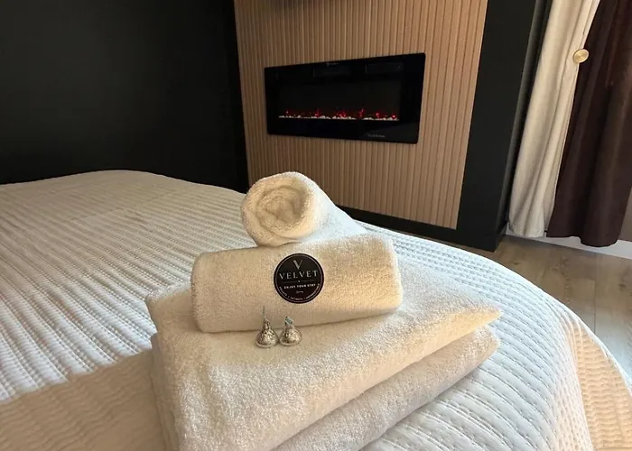 Velvet - Couples Getaway With Exclusive Velvet Room *