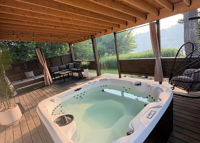 Velvet - Couples Getaway With Exclusive Velvet Room * Rockford