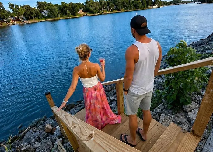 Velvet - Couples Getaway With Exclusive Velvet Room * Rockford