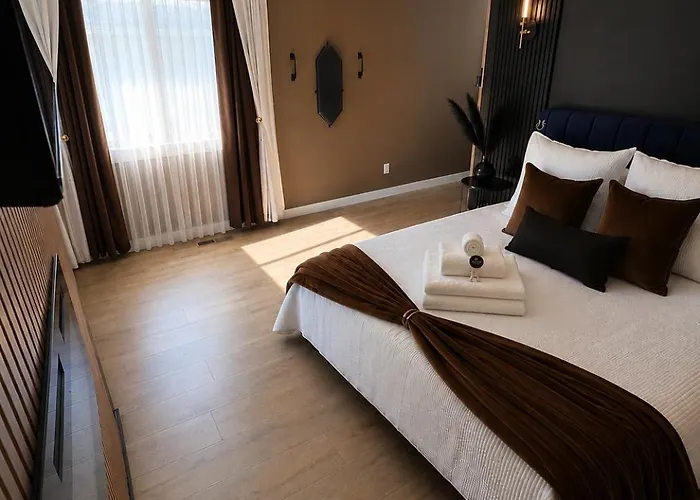 Velvet - Couples Getaway With Exclusive Velvet Room *